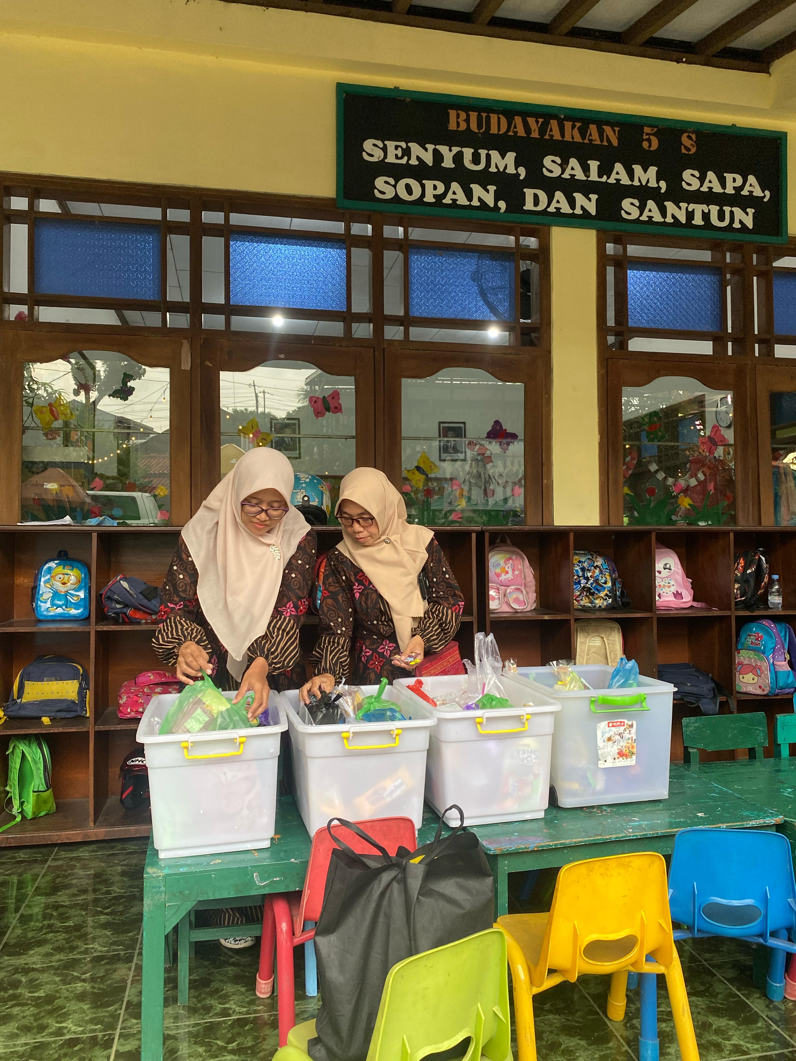 Pengumpulan Takjil oleh Ibu Guru